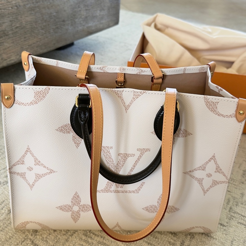 Authentic Louis Vuitton Onthego monogram MM Dund